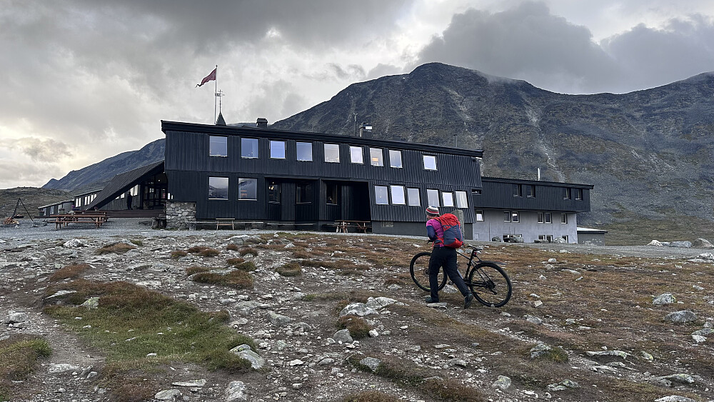 Leirvassbu stenger snart! Høyrde noko rykte om eit stort nytt løft, for heile bygget. 
