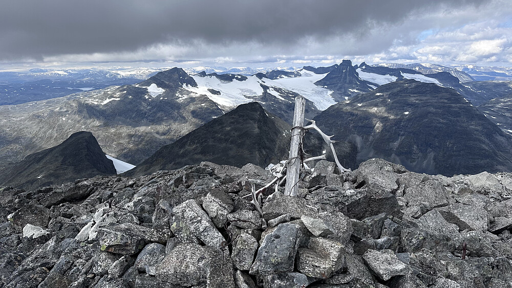 Ifrå Store Rauddalstinden 2157 moh