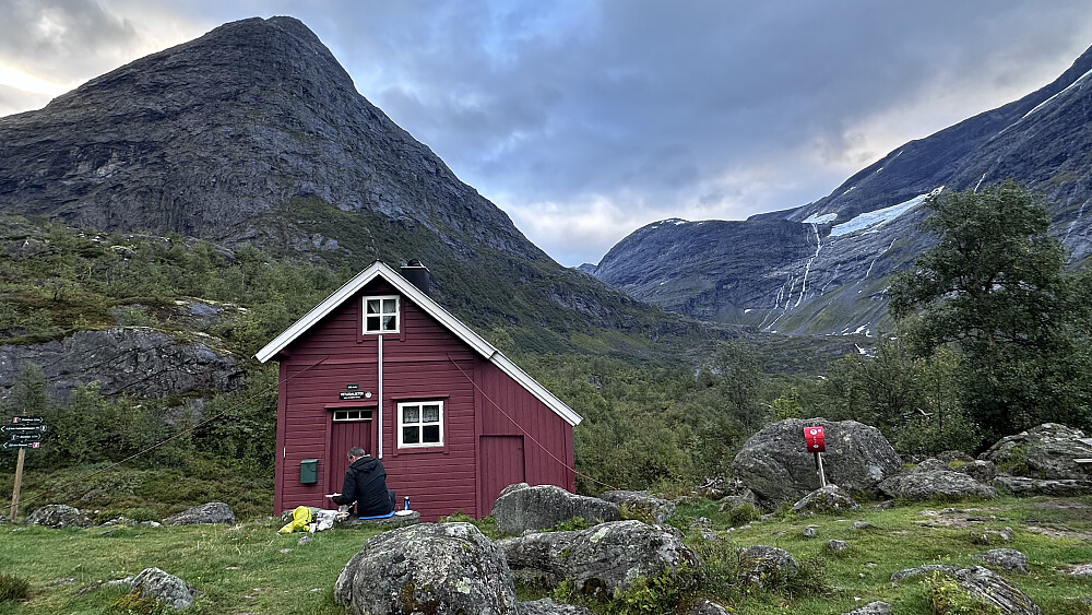 Fin kveld ved Vetledalseter og eit godt utgangspunkt for dagens langtur. 
