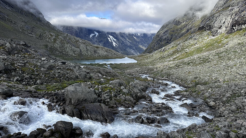 Vesledalen og nydelige elvestryk!