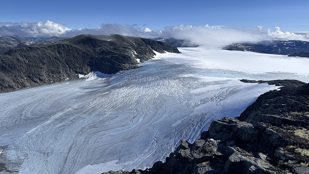 Ifrå Fremstekåpa mot Vesledalsbreen