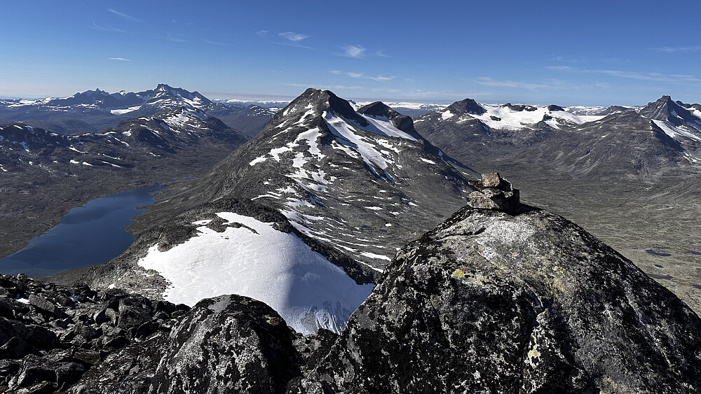 Ifrå toppen av Austre Rauddalstinden