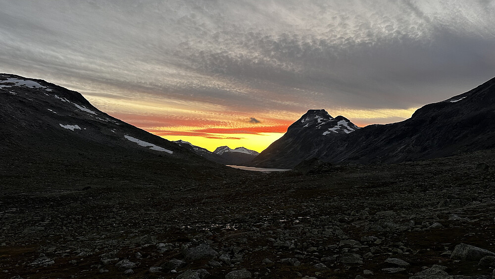 Den nydelige kvelds stilla etter ein lang og hærleg dag i fjella!!