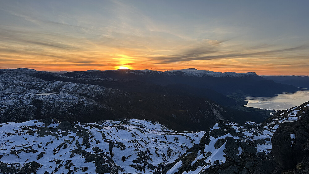 Solnedgangen på toppen av Ryssdalshornet ☀️