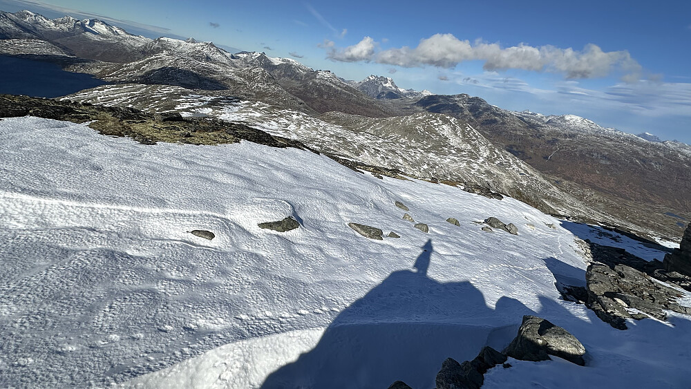 Ifrå Søre Vermhøa 1600 moh var det stas å sjå andre spor også ❤️