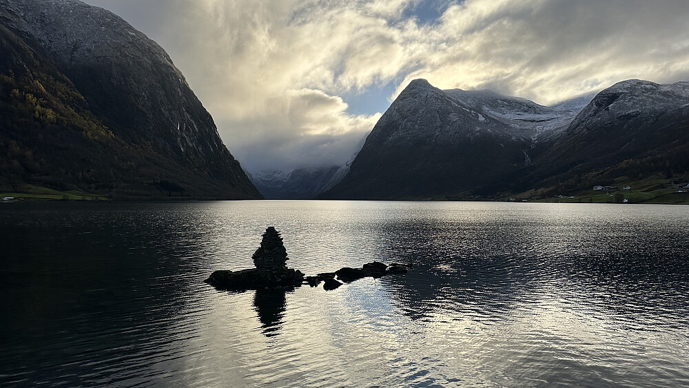 Morgenstund i Kjøsnesfjorden 