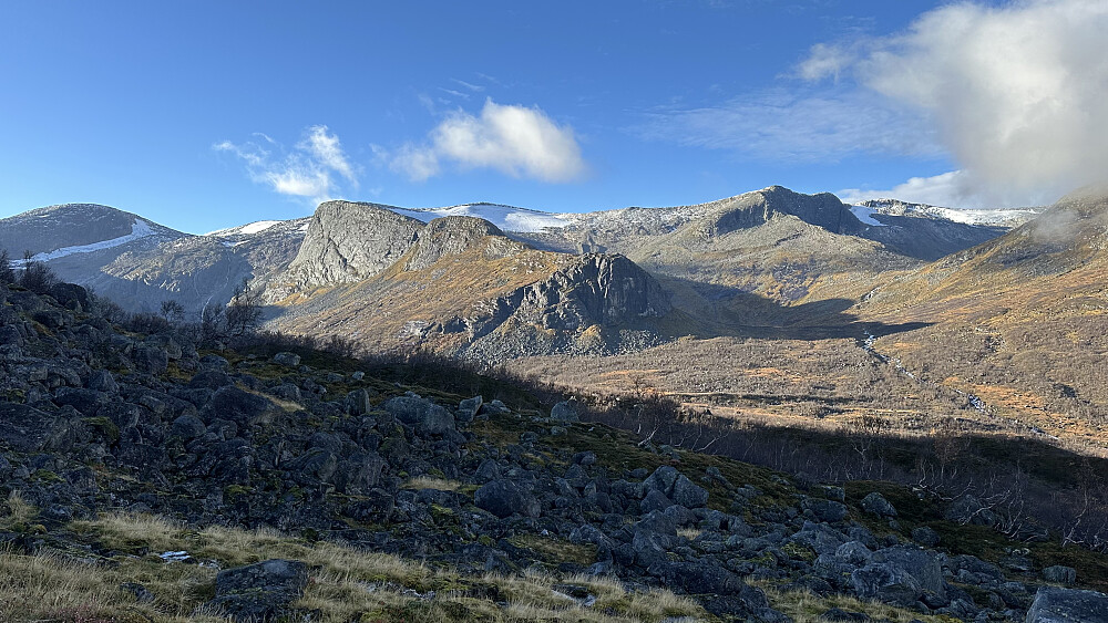 Befringsdalen mot Bjørga 1551 moh er fantastisk uansett årstid 