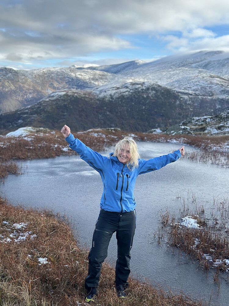 Ifrå toppen av Orkja med Grovabreen i bakgrunnen 