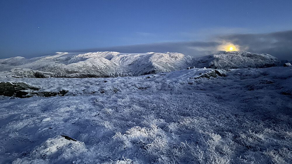 Måne ved Grovabreen