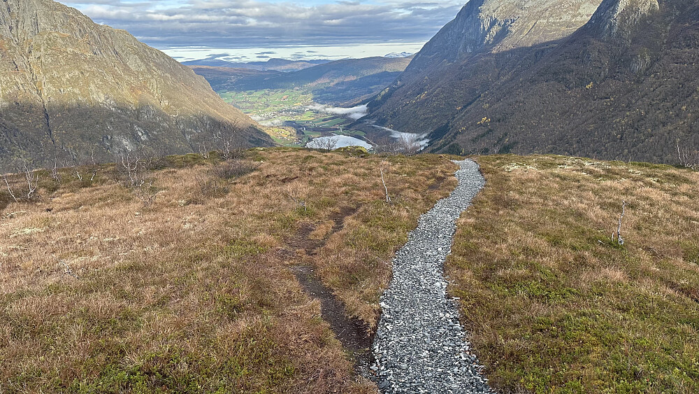 Ny og gammal sti over myr ryggen!