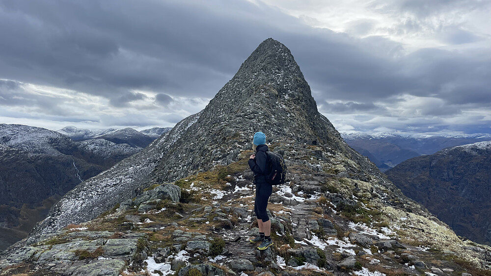 Mot toppen idag! Skal tru om lasset av stein som ikkje er brukt, skal heilt til topp`s