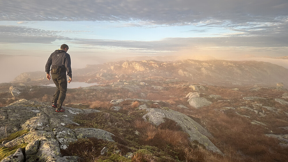 Haustlege fine farger i fjellet på toppen av Stussfjellet
