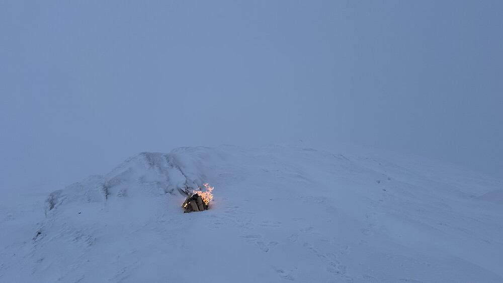 Lite sikt men eit bål er alltid magisk ❤️