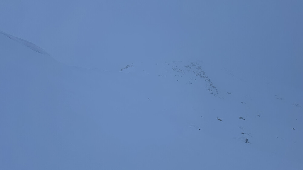 Lite sikt mot toppen av Tortnegrøegga 