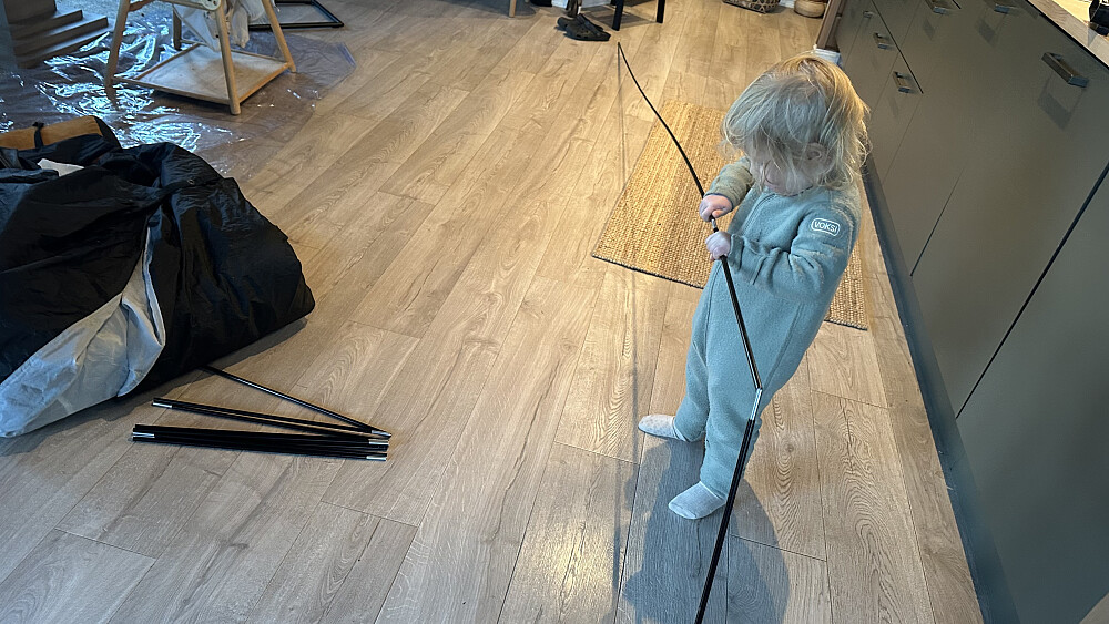 Staselig at interessa og iveren er stor for å sette opp teltet ❤️