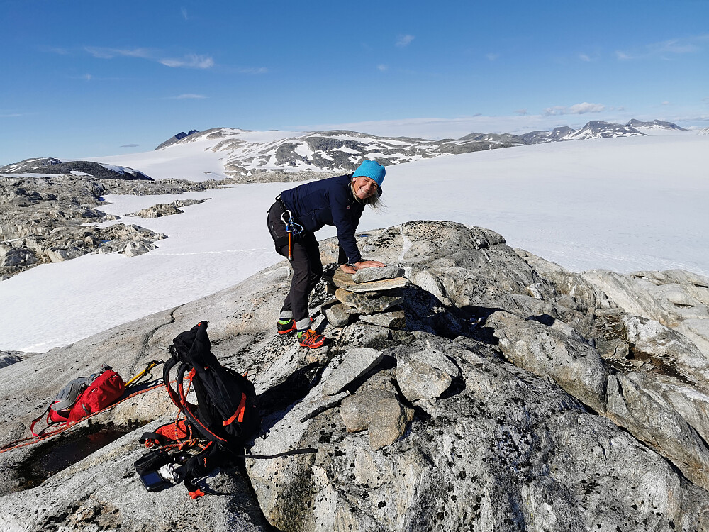  Fastfjell på Harbardsbreen fortjener ein varde :)