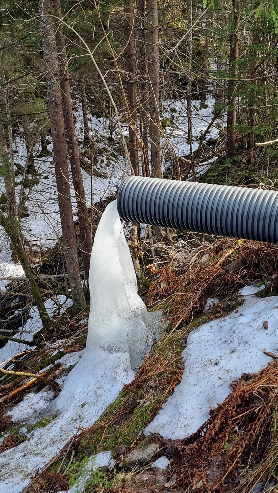 Frossent vann ut av røret her