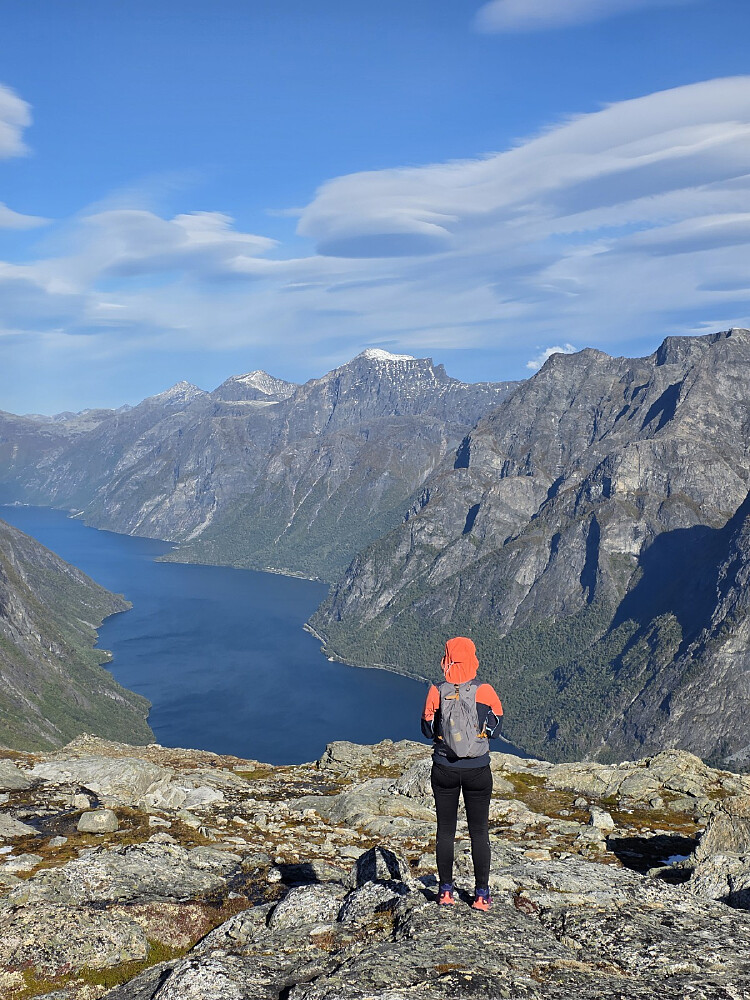 På toppen av Geitsida med utsikt nordover Eikesdalsvatnet