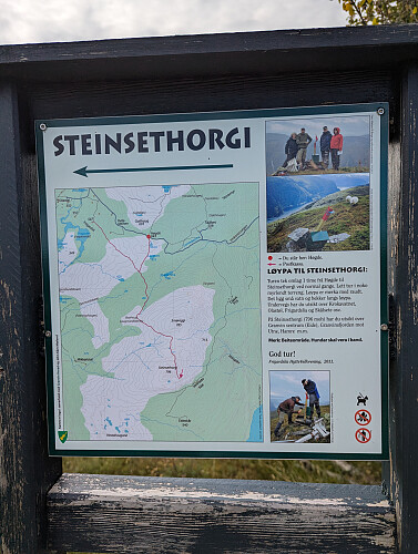 Stien går fra Høgde rundt Smøreggi til Steinsethorgi utsiktspunkt