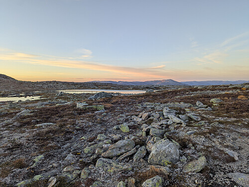Solnedgang, utsikt nord mot Lønahorgi i det fjerne