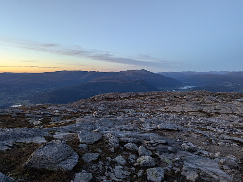 Lønahorgi og Lønavatnet