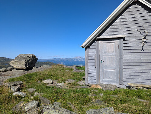 Oppe ved Lyklaset, med Lønahorgi i bakgrunnen