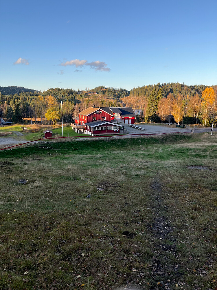DNT hytta fra litt oppi bakken