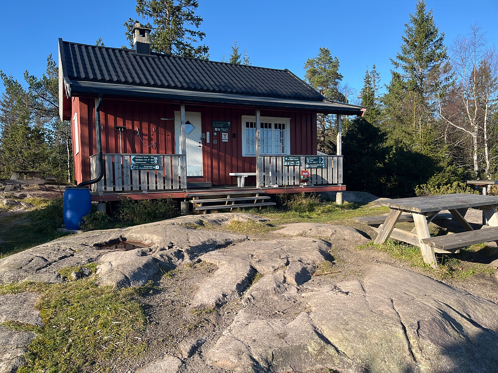 Hovdehytta på 455 moh. DNT.