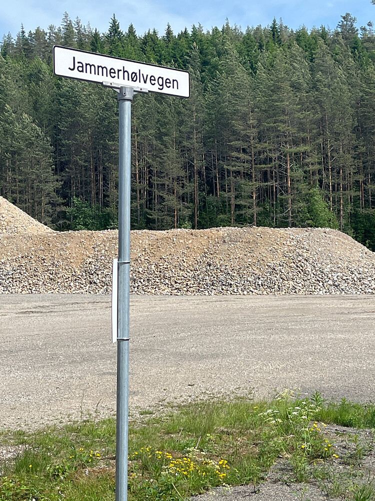 Hvis du sykler følger du denne veien til høyre