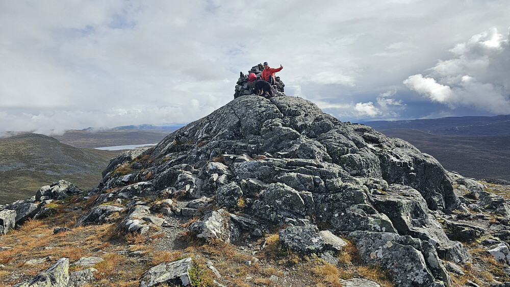 JHA og Embla på toppen av Storhøpiggen