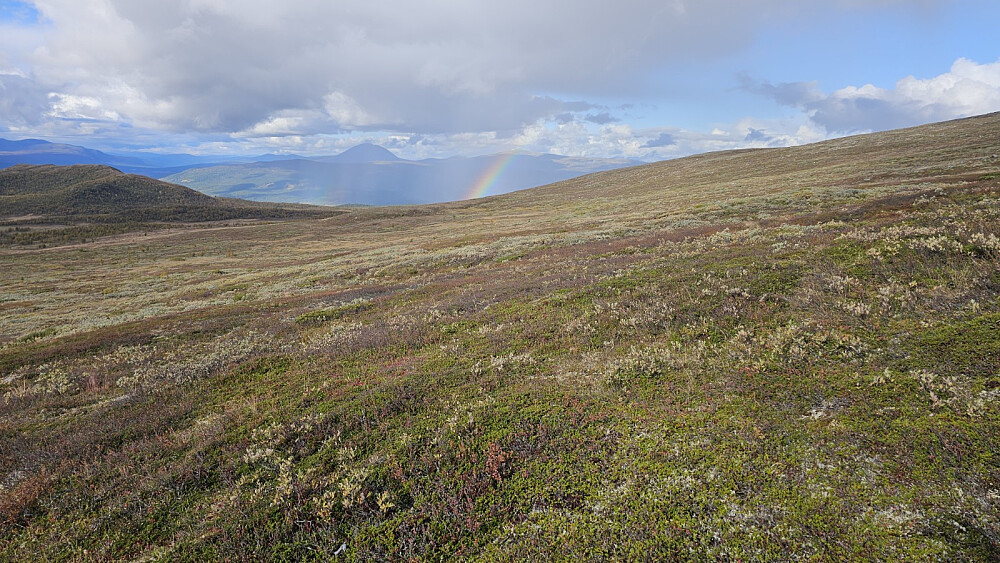 Regnbue på returen med Heidalsmuen i bakgrunnen