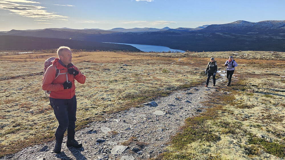 Flott vær i starten på turen. Her med Atnsjøen i bakgrunnen