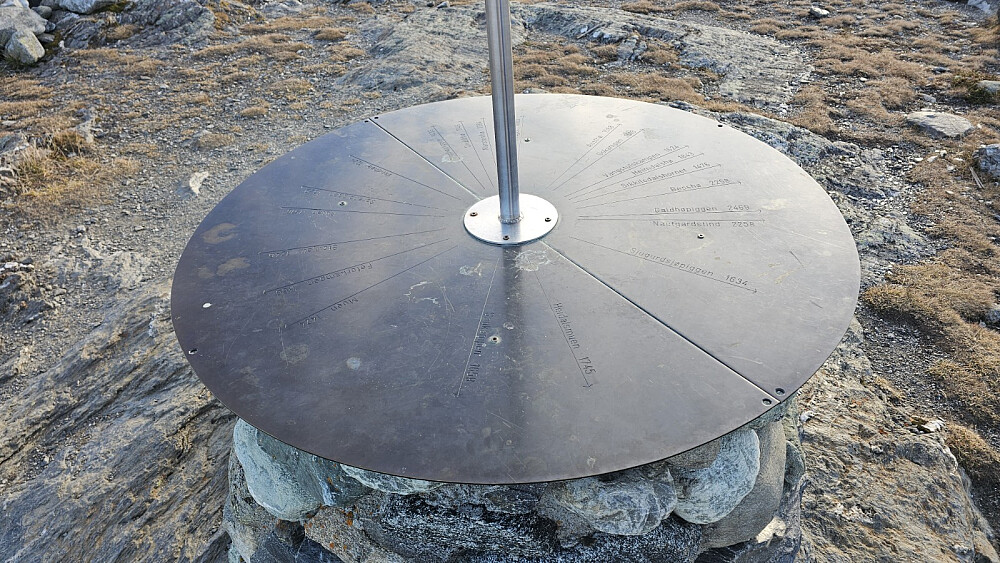 Siktskive på toppen. Jeg har vært på alle toppene på skiva