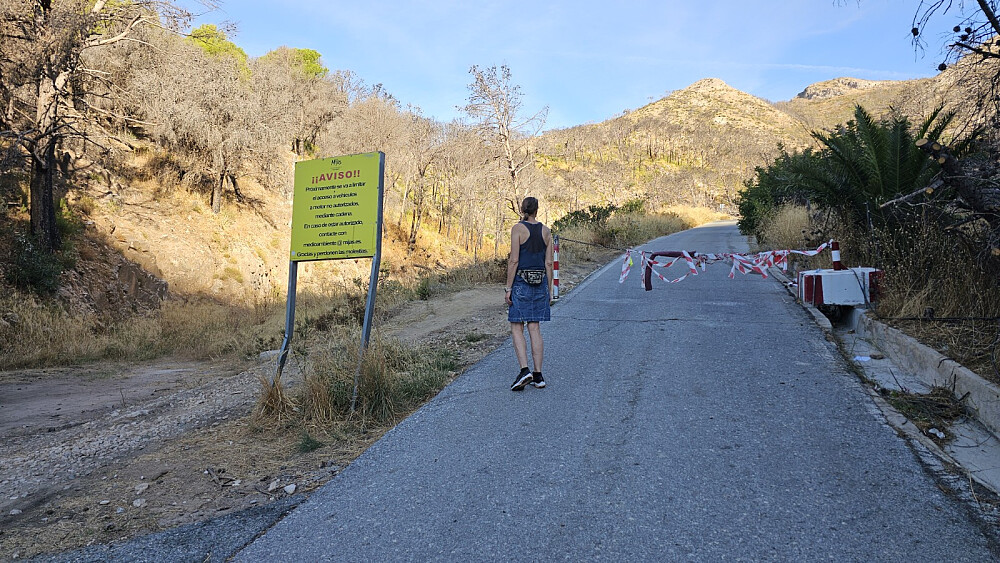 Imidlertid var det stengt vei noen hundre metere lengre opp