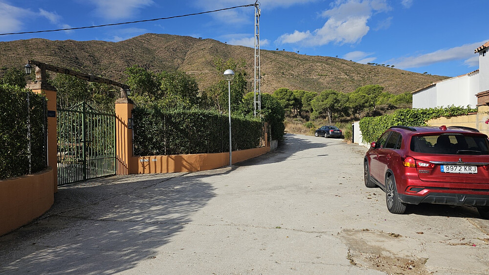 Jeg parkerte ved hovedveien og gikk inn denne boliggata mot sti start