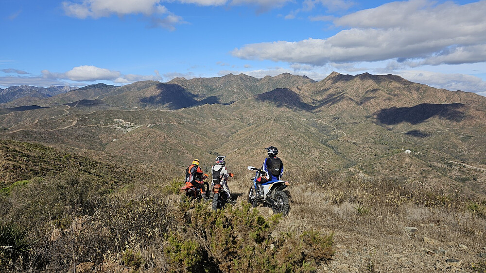 Pause på toppen. Flott utsikt over mot Catillejos som jeg var på i forgårs