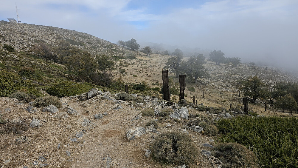 I virkeligheten så vi ikke toppen pga tåka