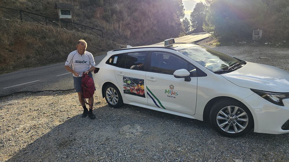 Vi tok en drosje bort til sti start, så kunne vi bruke kreftene i motbakken, i stede for å bruke dem på å gå hit