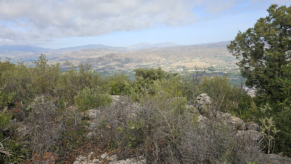 Liten varde på toppen. Her med utsikt nordover