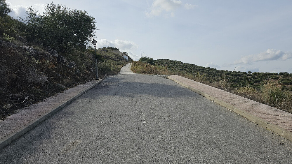 Her var det slutt på asfalten og det var støpt dekke videre opp