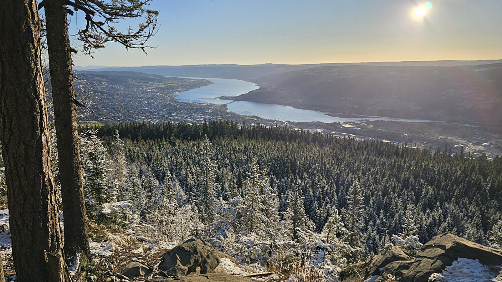 Fra utkikkspunktet nedenfor toppen