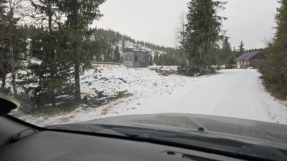 På returen kjørte jeg samme sted forbi bommen, over grøfta til venstre