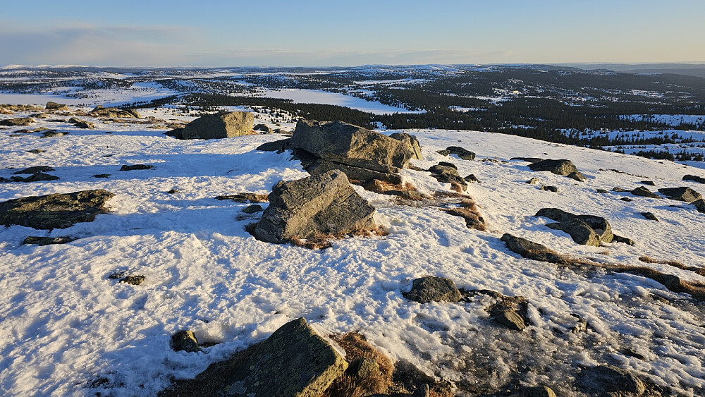 Utsikt ned på Nevelvatn