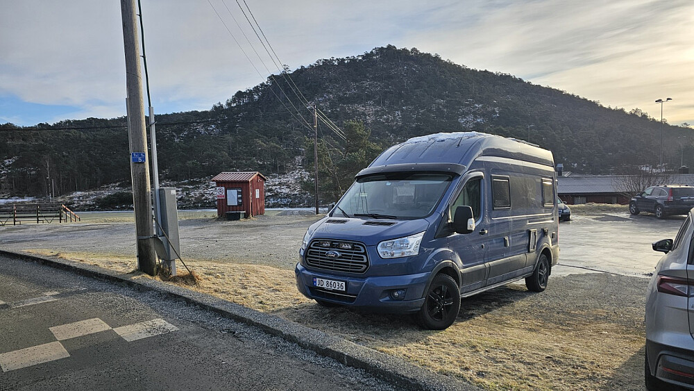 Forbudt å campere her og forbud mot bobiler. Jeg regnet med at det gikk greit for noen timer...