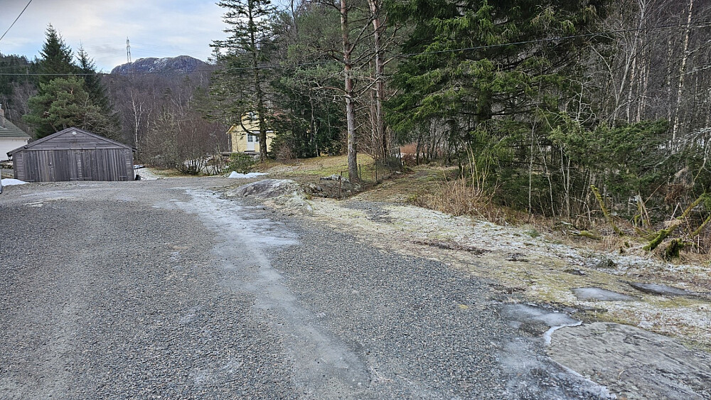 Her gikk vi inn på stien