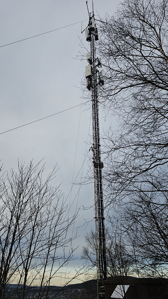 Det var en antenne mast på toppe 