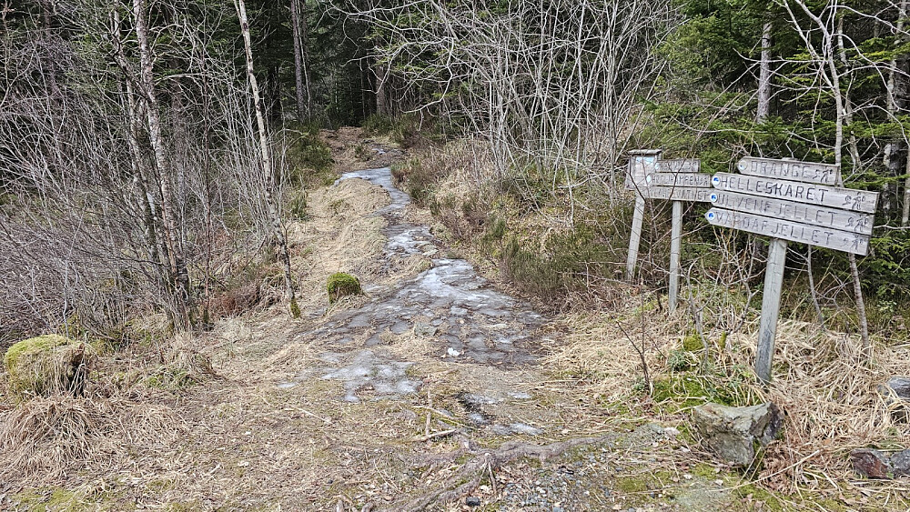 Skilt der vi kom ned og hvor man bør starte turen
