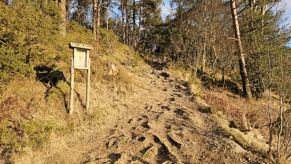 Mye brukt sti og lett å finne frem