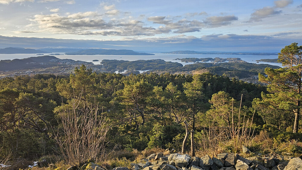 Flott utsikt fra utkikkspunktet ikke langt unna toppen