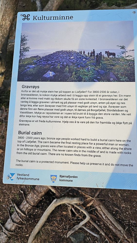 Litt info på ved varden og utkikspunktet